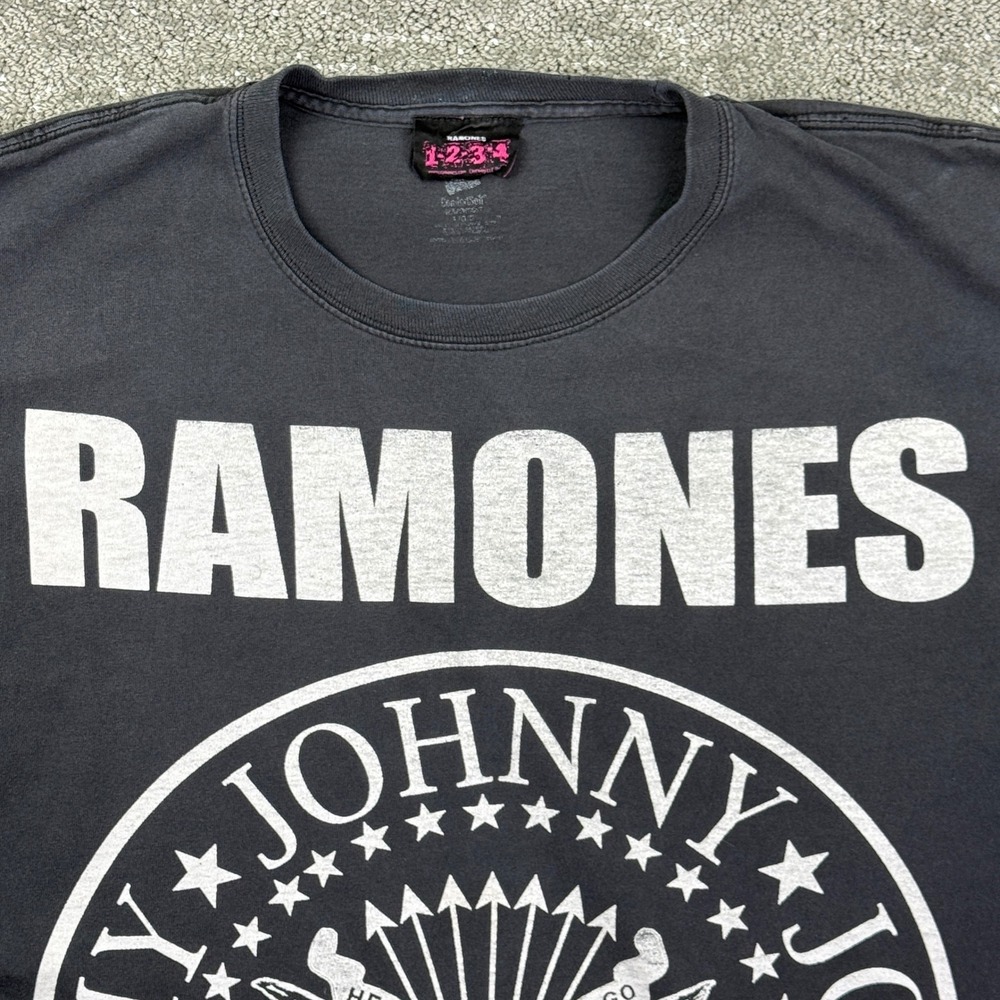 Ramones Licensed Band T Shirt Mens L Johnny Joey Dee Dee Punk Graphic Tee